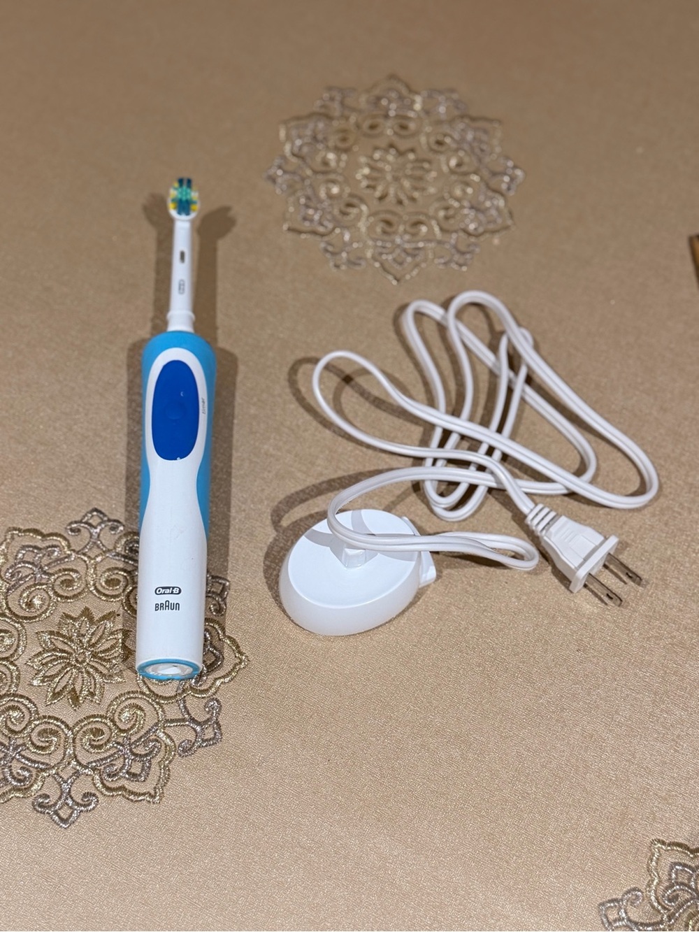 Oral‑B Braun Electric Toothbrush Handle in Blue and White